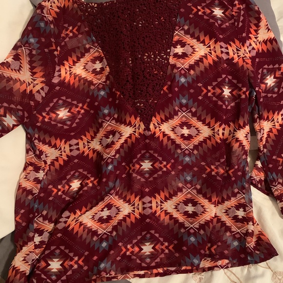 Aztec and lace top! Get for 7$ with purchase! - Picture 3 of 3